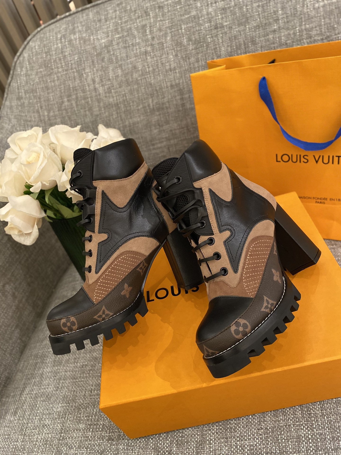 l**is V*t*n boots