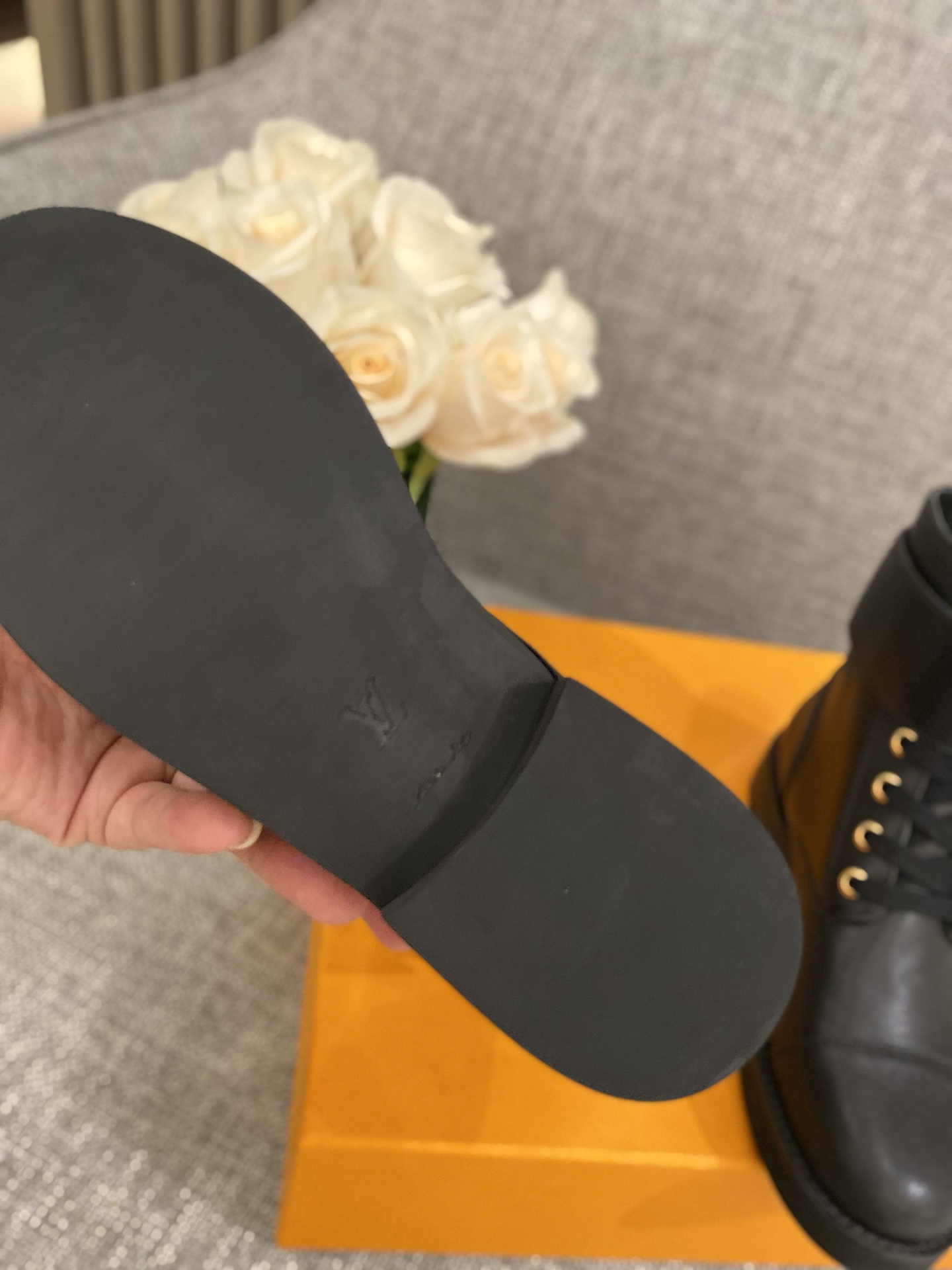 l**is V*t*n boots