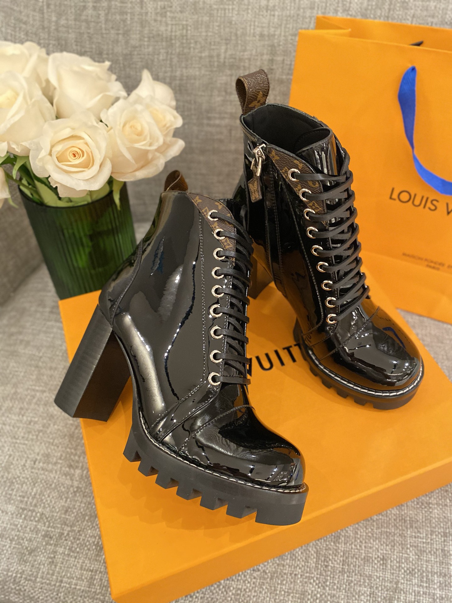 l**is V*t*n boots