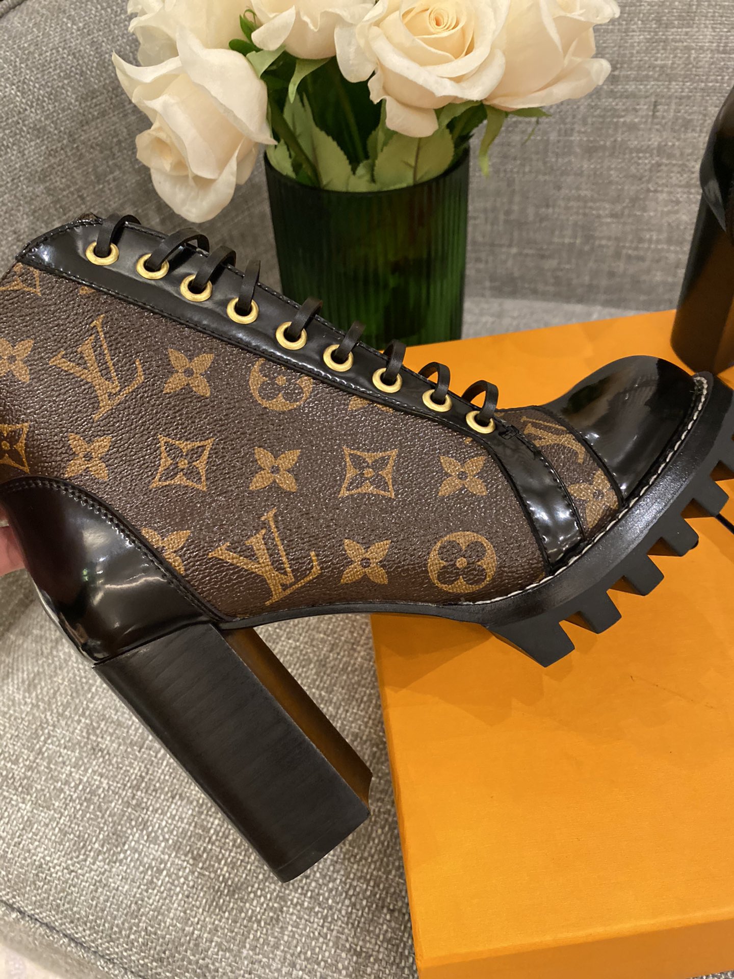 l**is V*t*n boots
