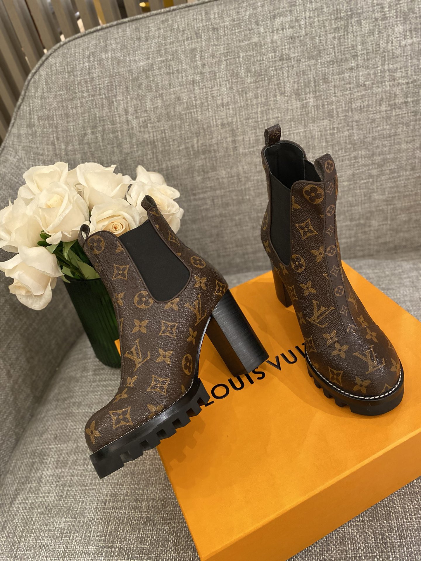 l**is V*t*n boots