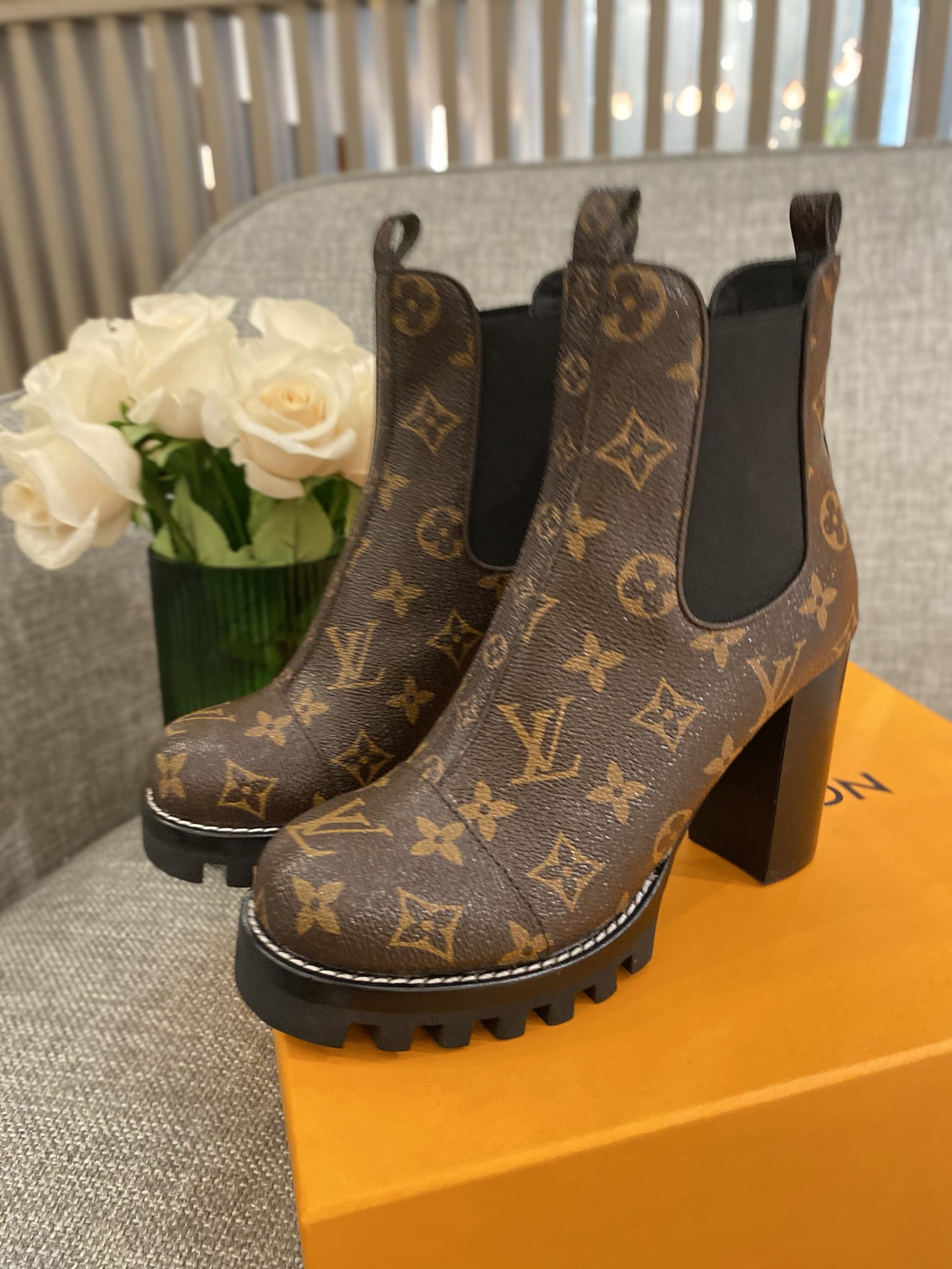 l**is V*t*n boots