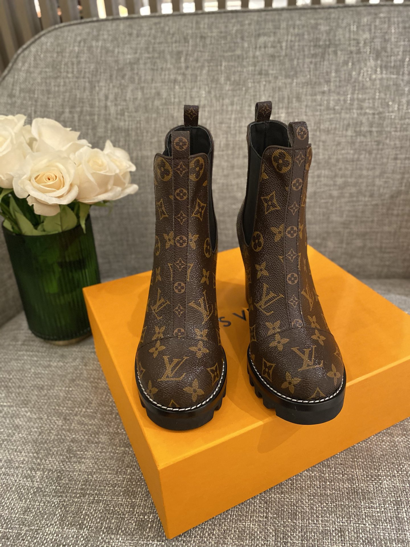 l**is V*t*n boots