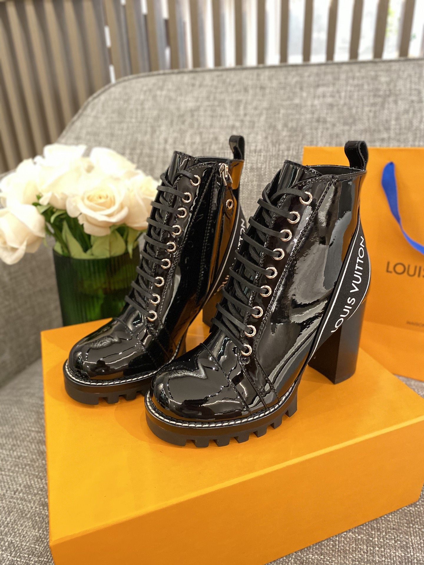 l**is V*t*n boots
