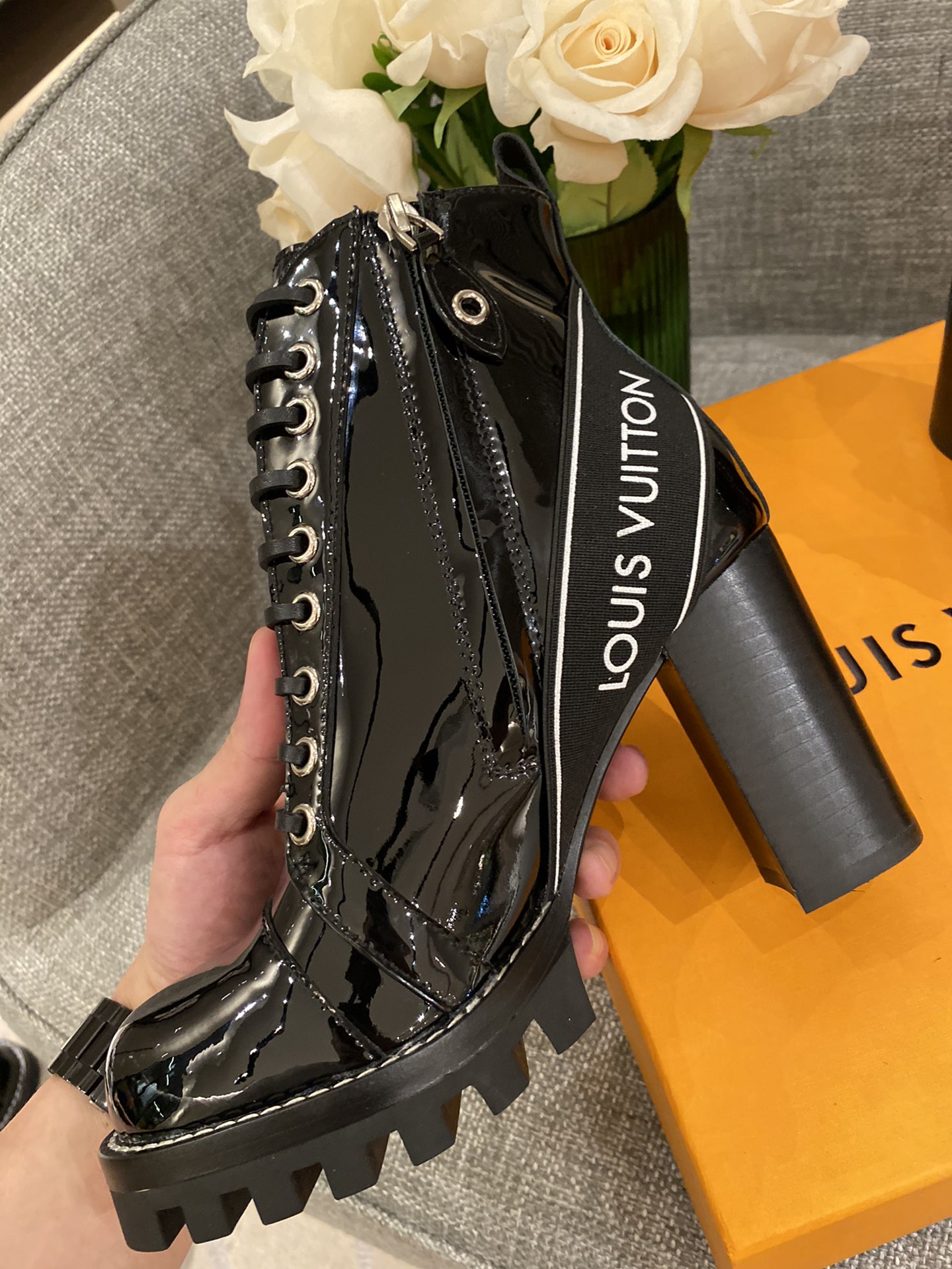 l**is V*t*n boots
