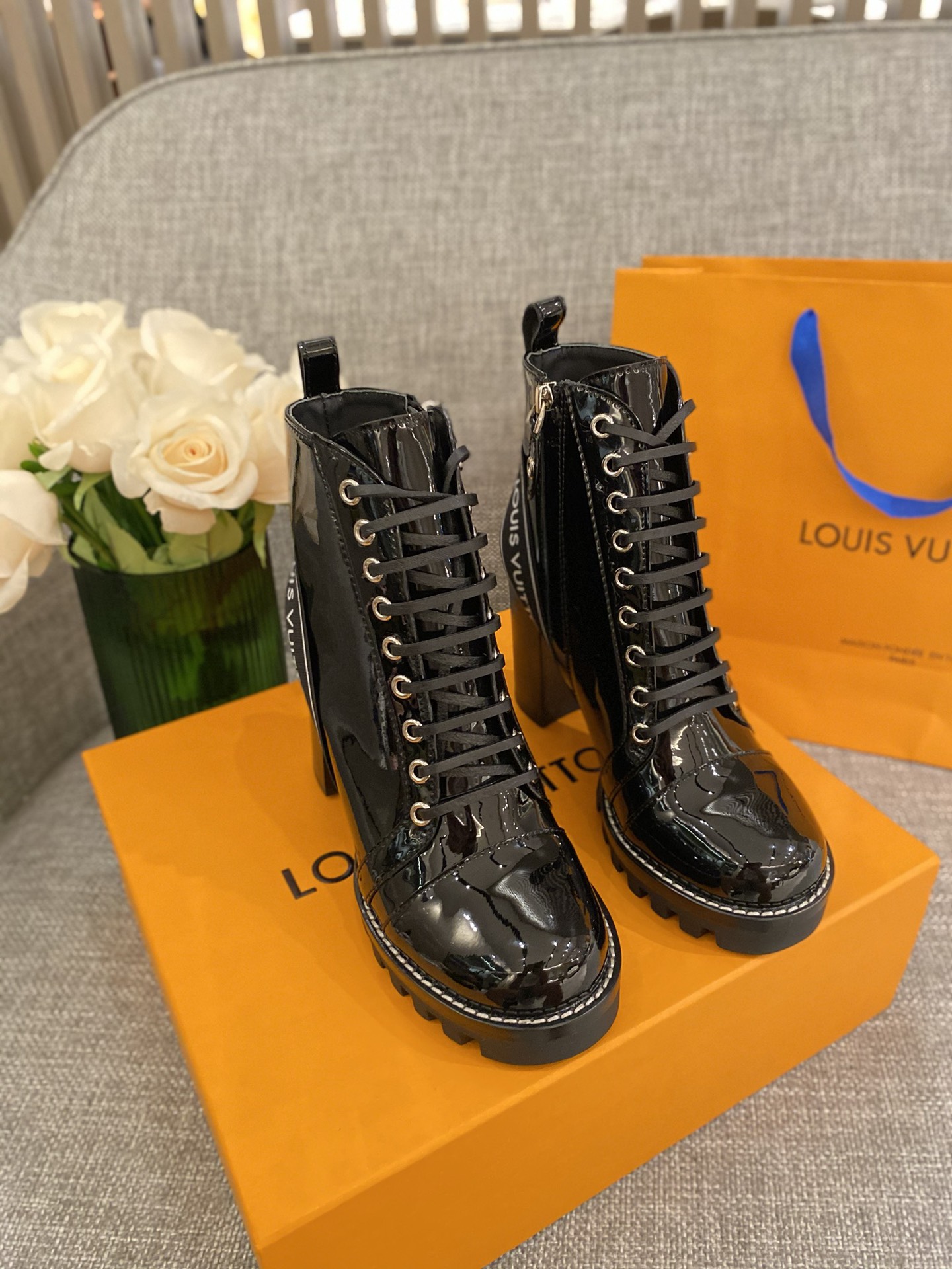 l**is V*t*n boots