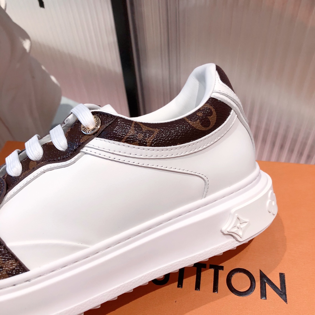 l**is V*t*n sneakers