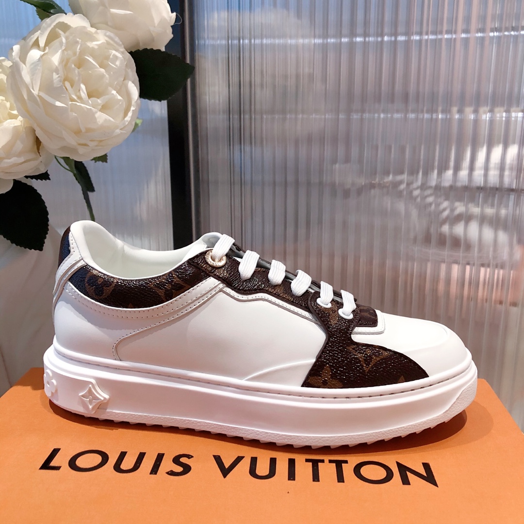 l**is V*t*n sneakers