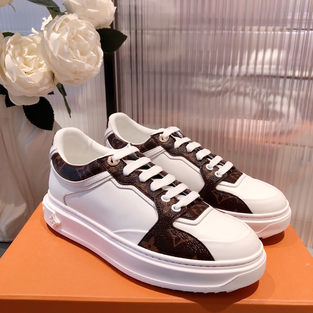 l**is V*t*n sneakers