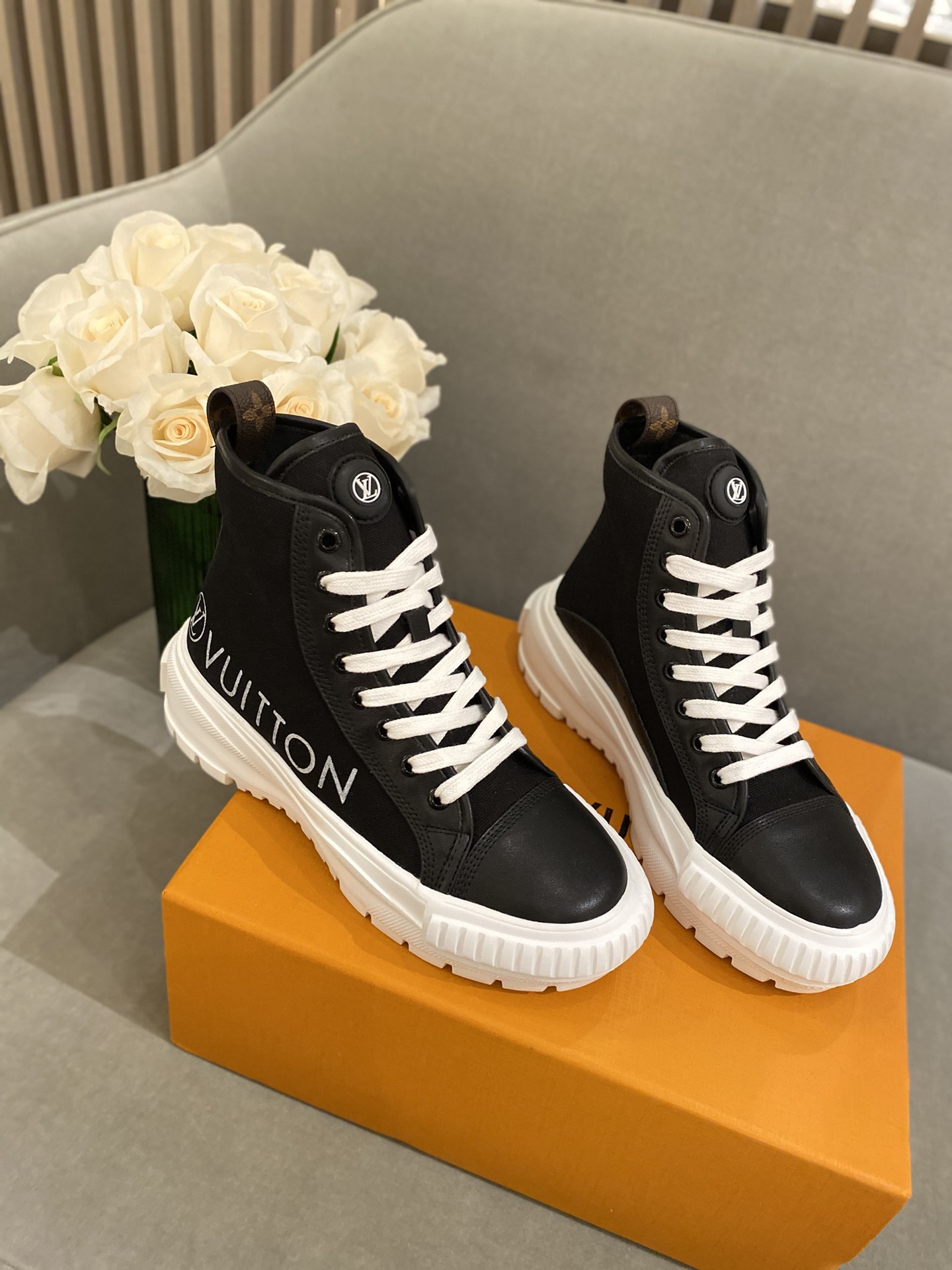 l**is V*t*n sneakers(eu35-41)