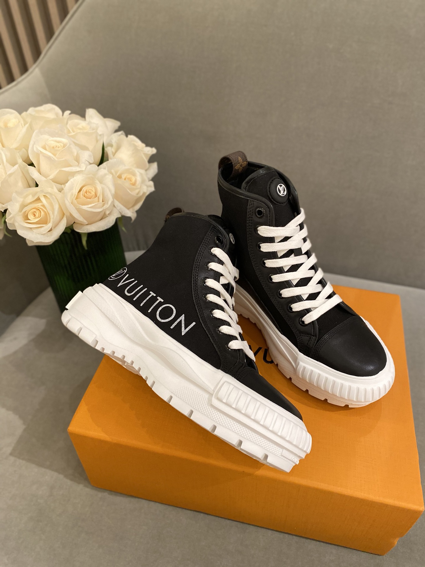 l**is V*t*n sneakers(eu35-41)
