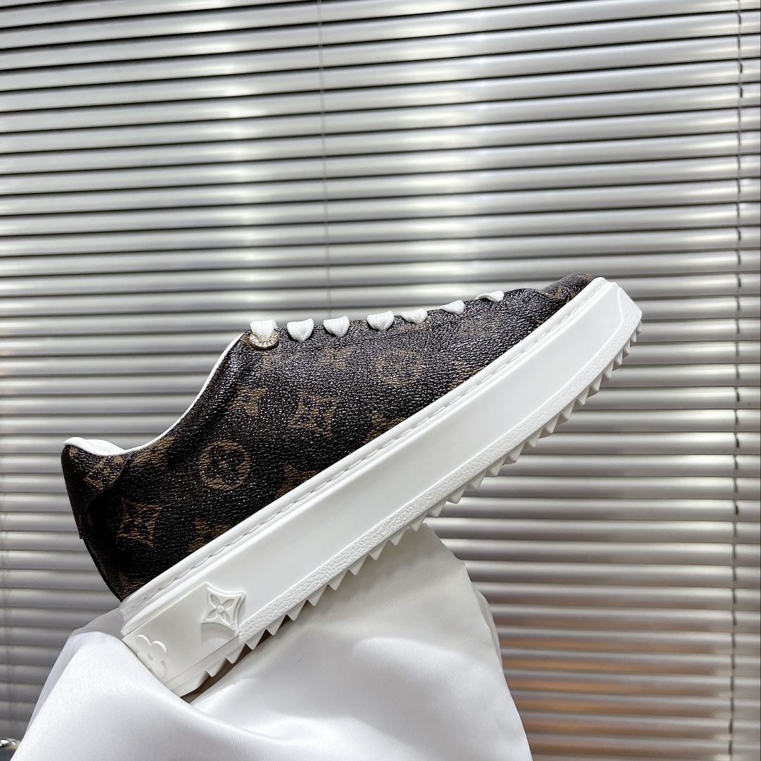 l**is V*t*n low-top sneakers