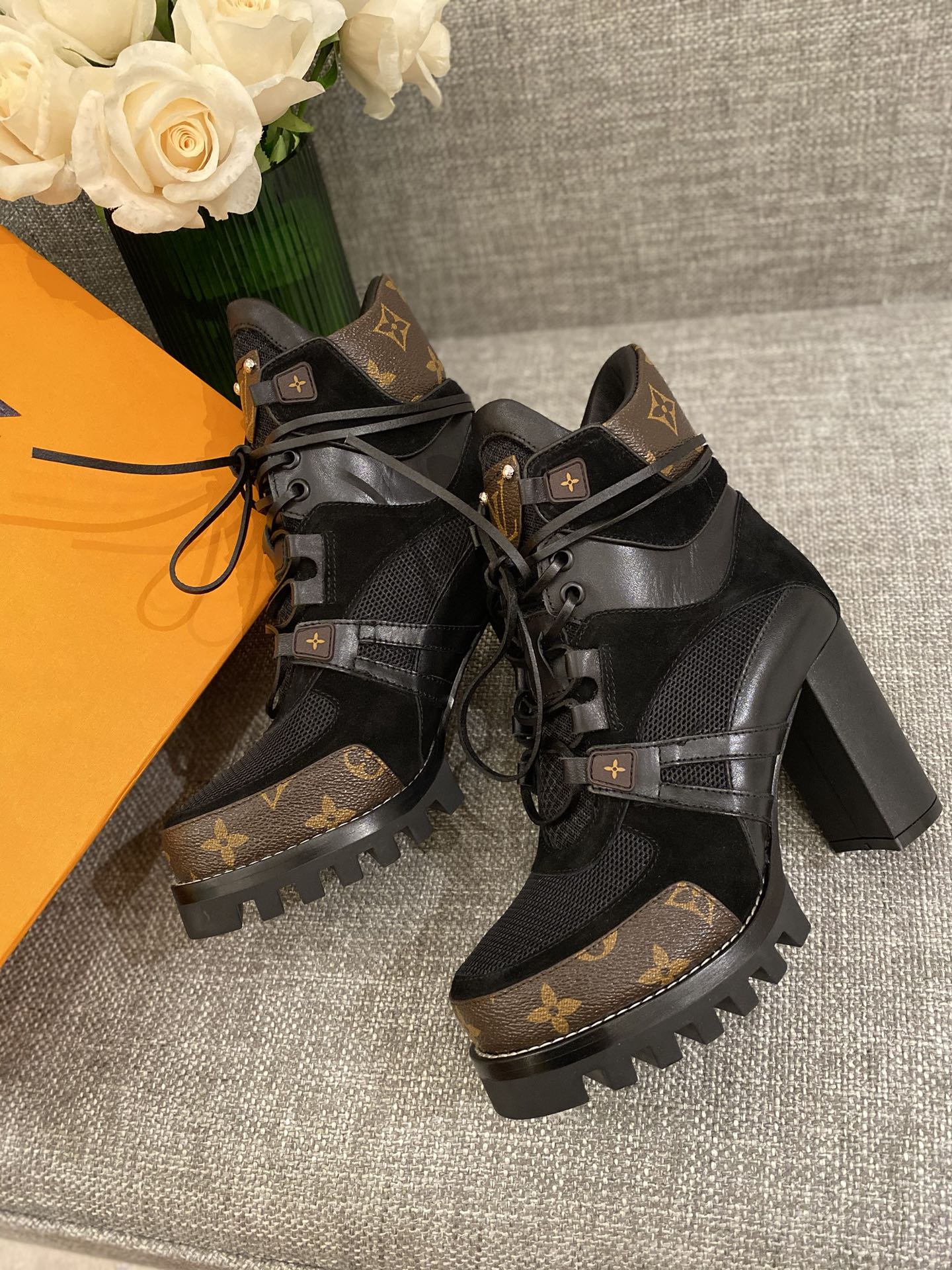 l**is V*t*n boots