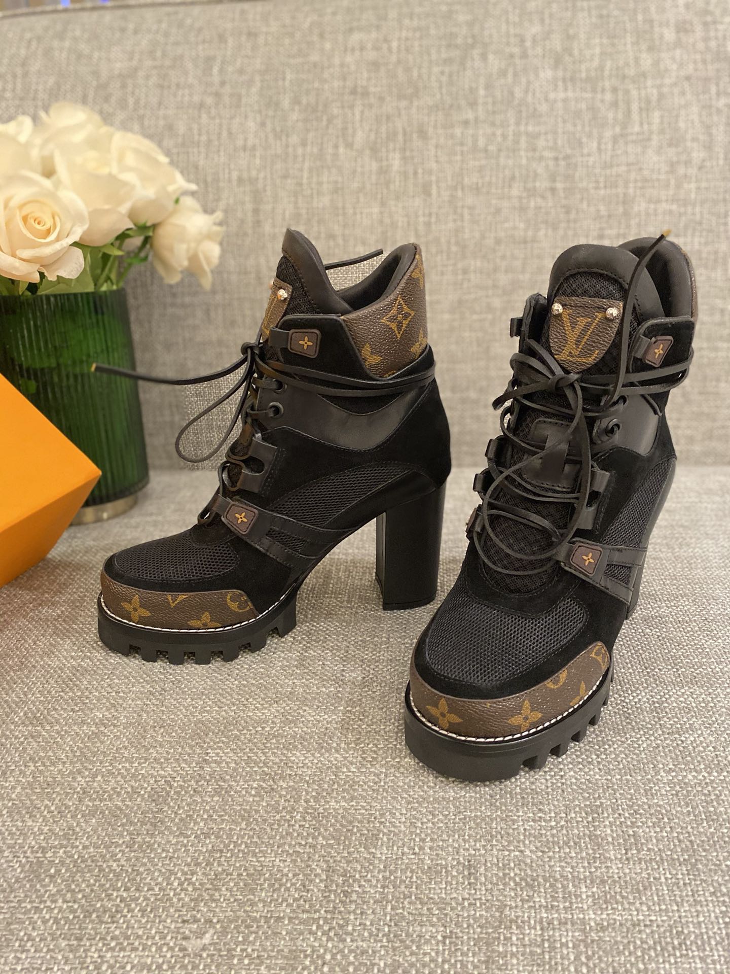 l**is V*t*n boots