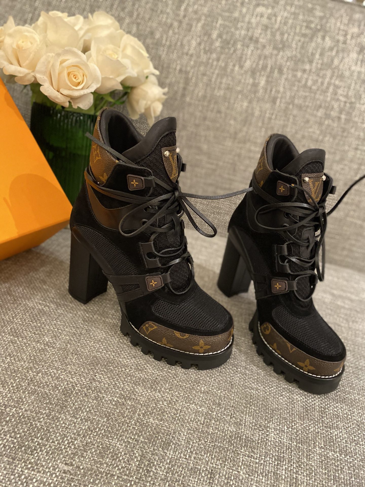 l**is V*t*n boots