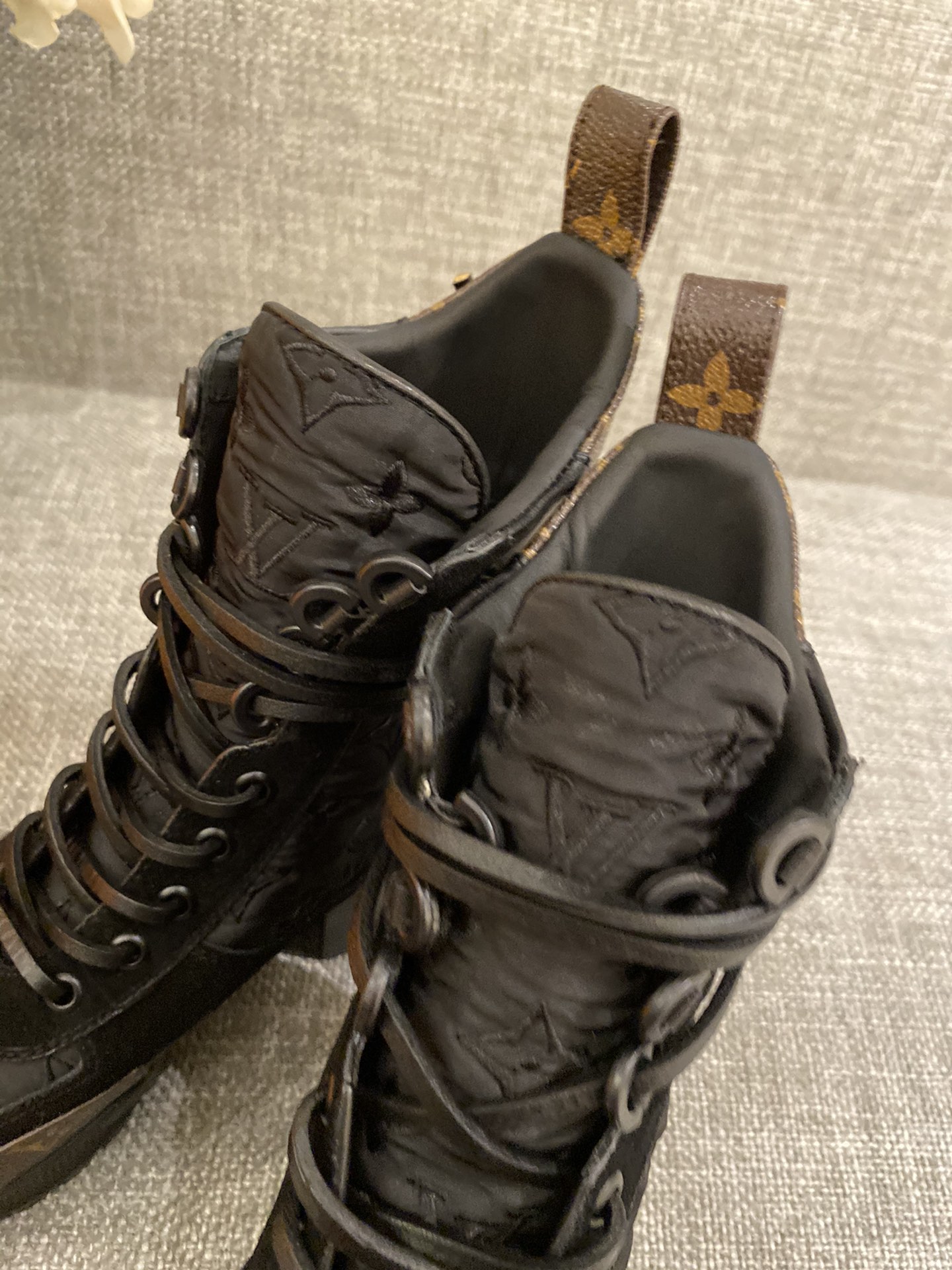l**is V*t*n boots