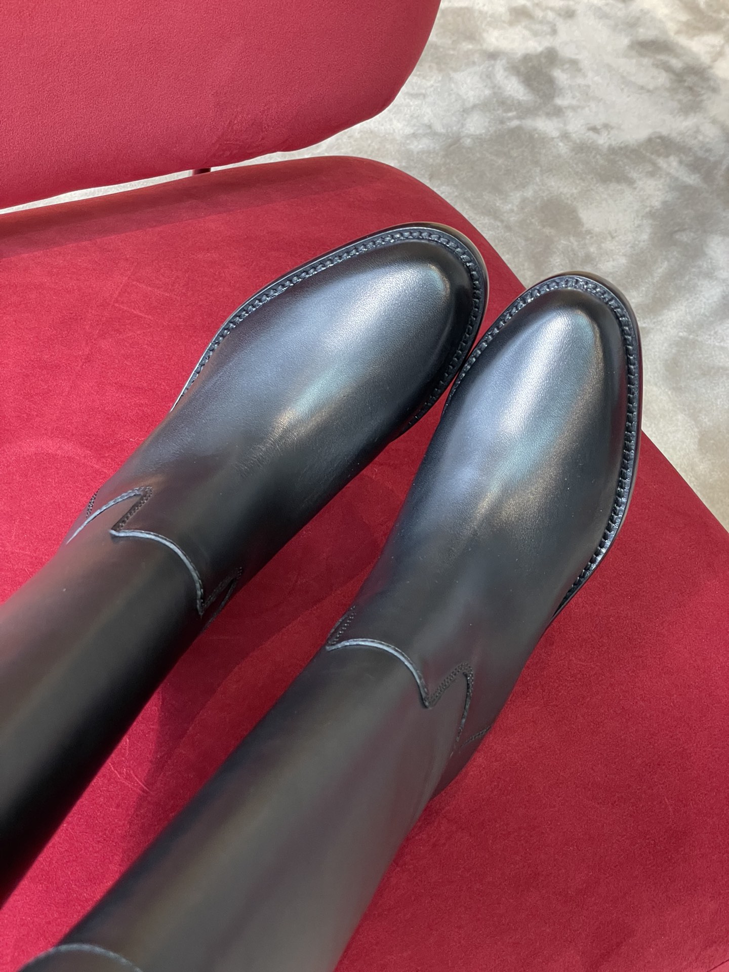 l**is V*t*n boots