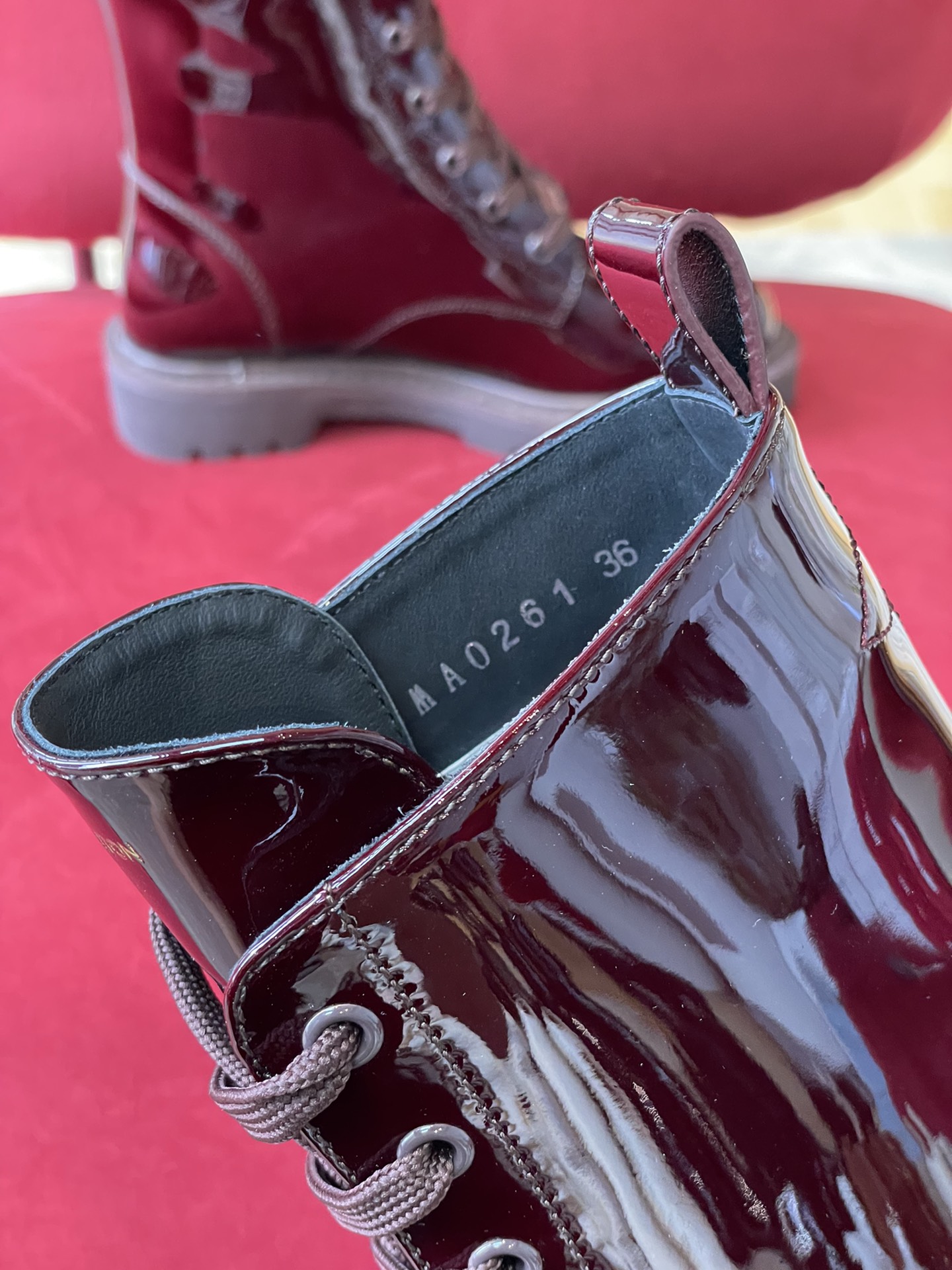 l**is V*t*n boots