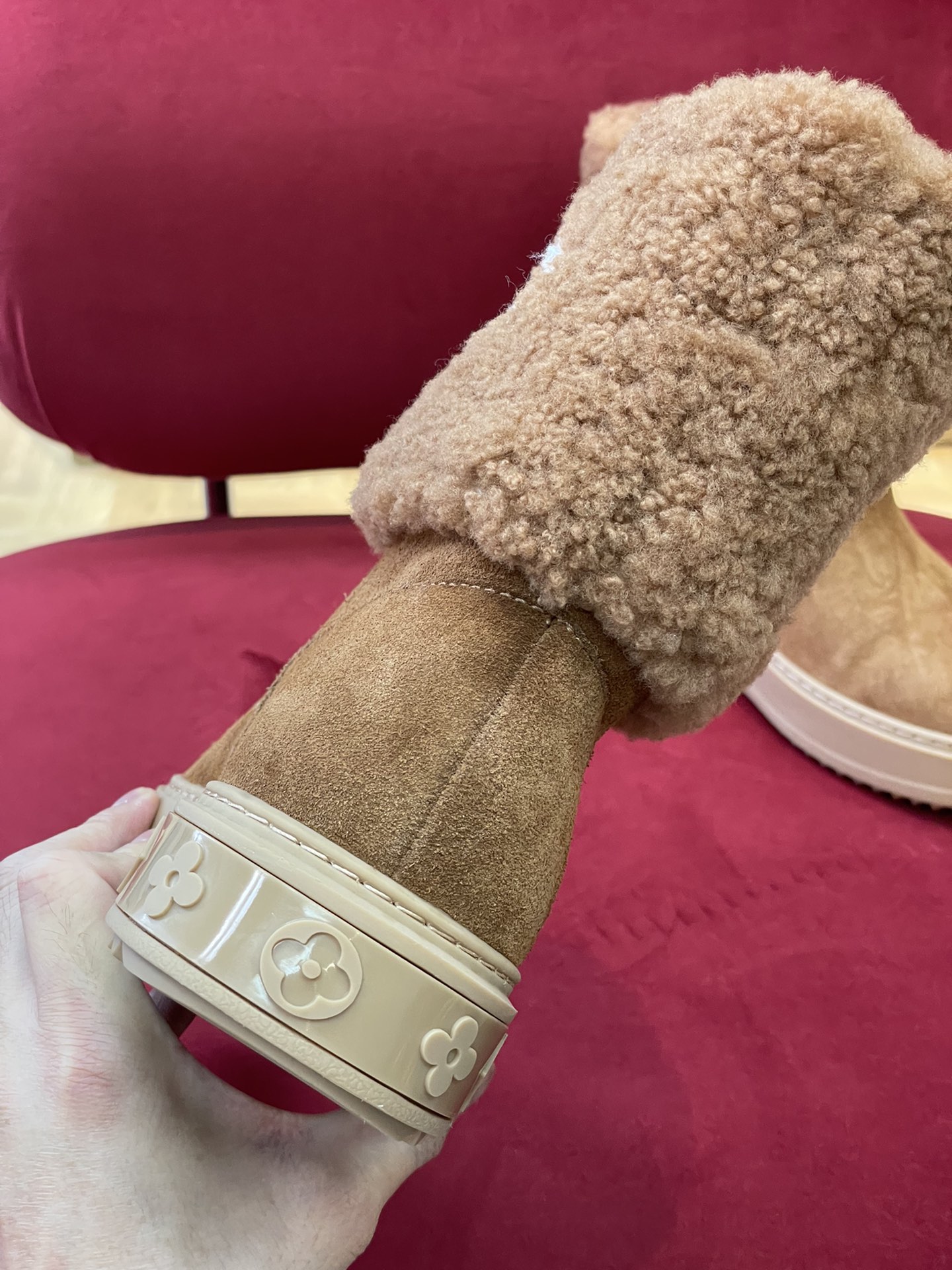 l**is V*t*n boots