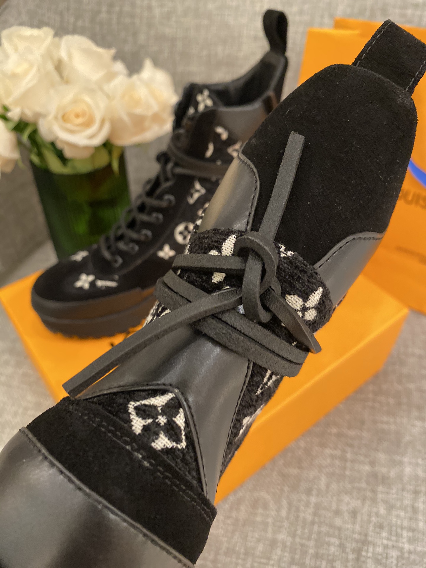 l**is V*t*n boots
