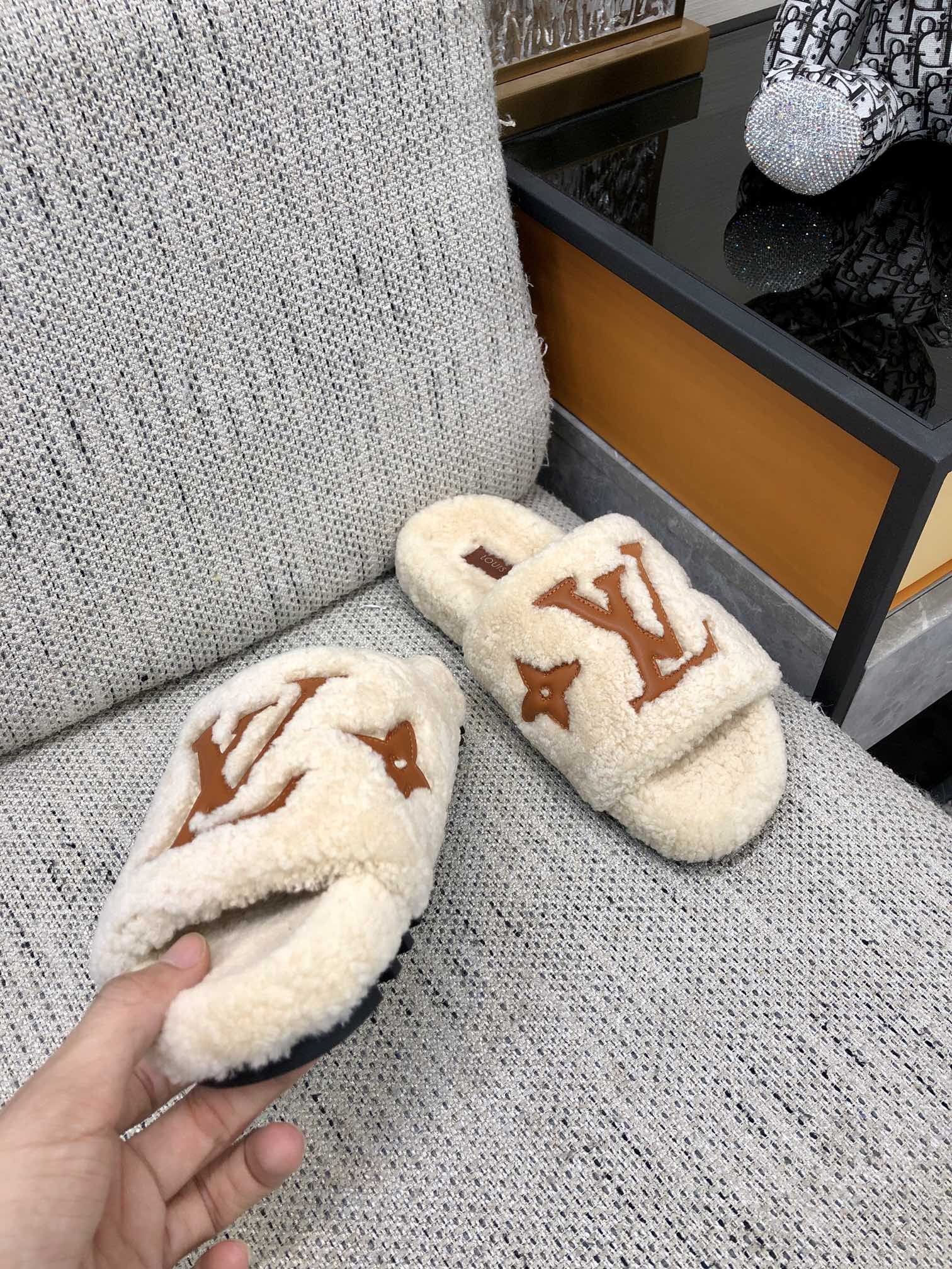 l**is V*t*n slides
