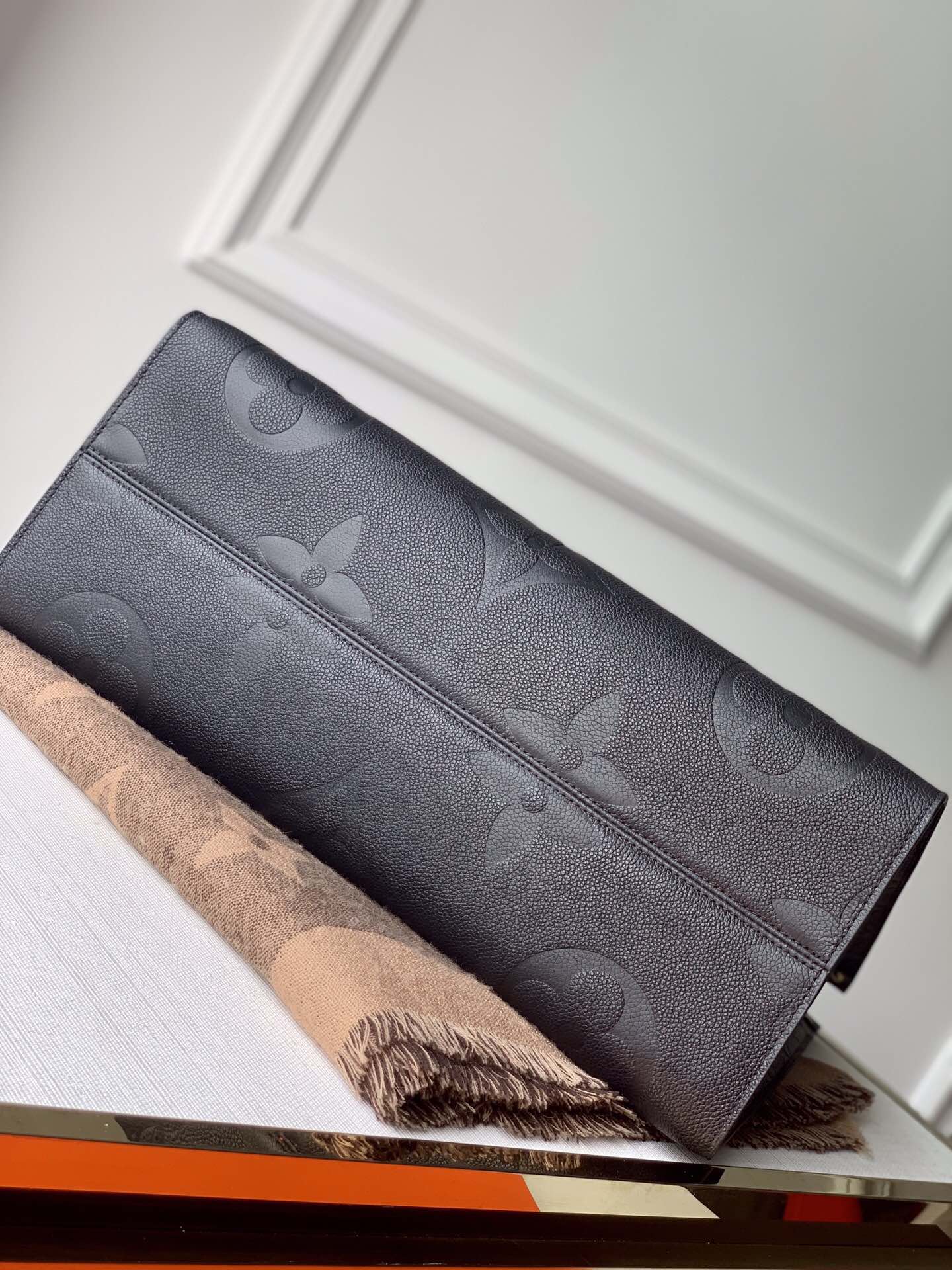 l**is V*t*n onthego handbag-41*34*19cm
