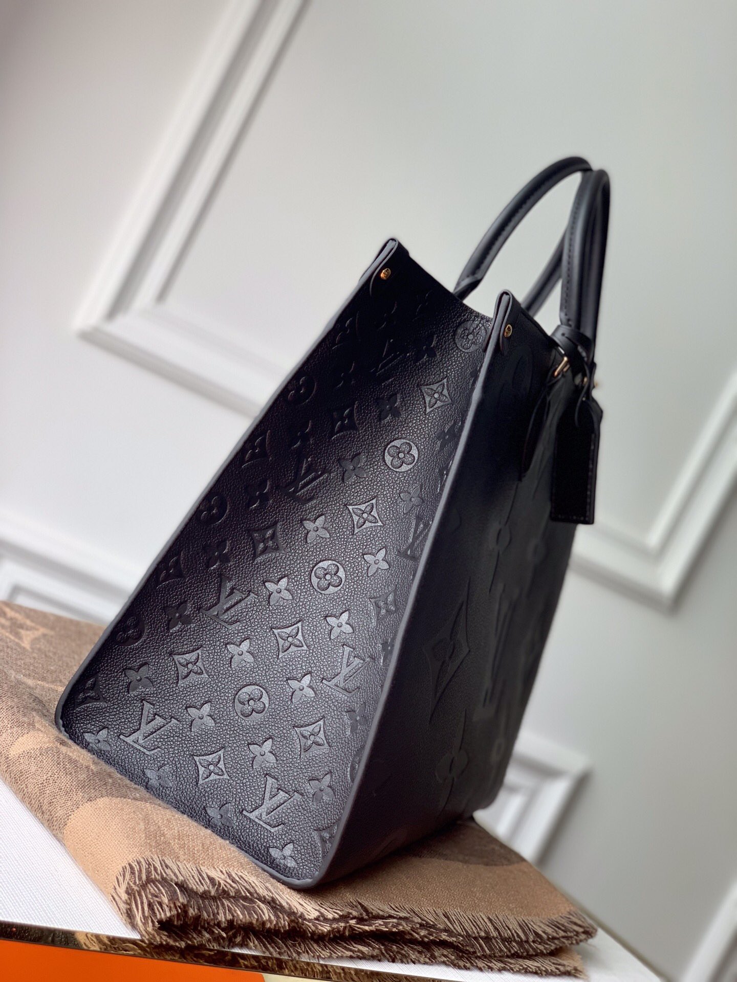 l**is V*t*n onthego handbag-41*34*19cm