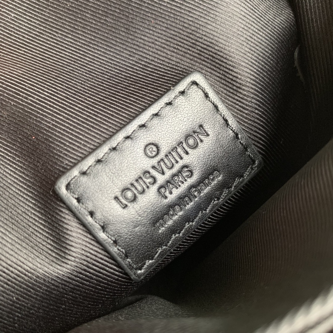 l**is V*t*n s-lock vertical wearable handbag-12*19*7cm