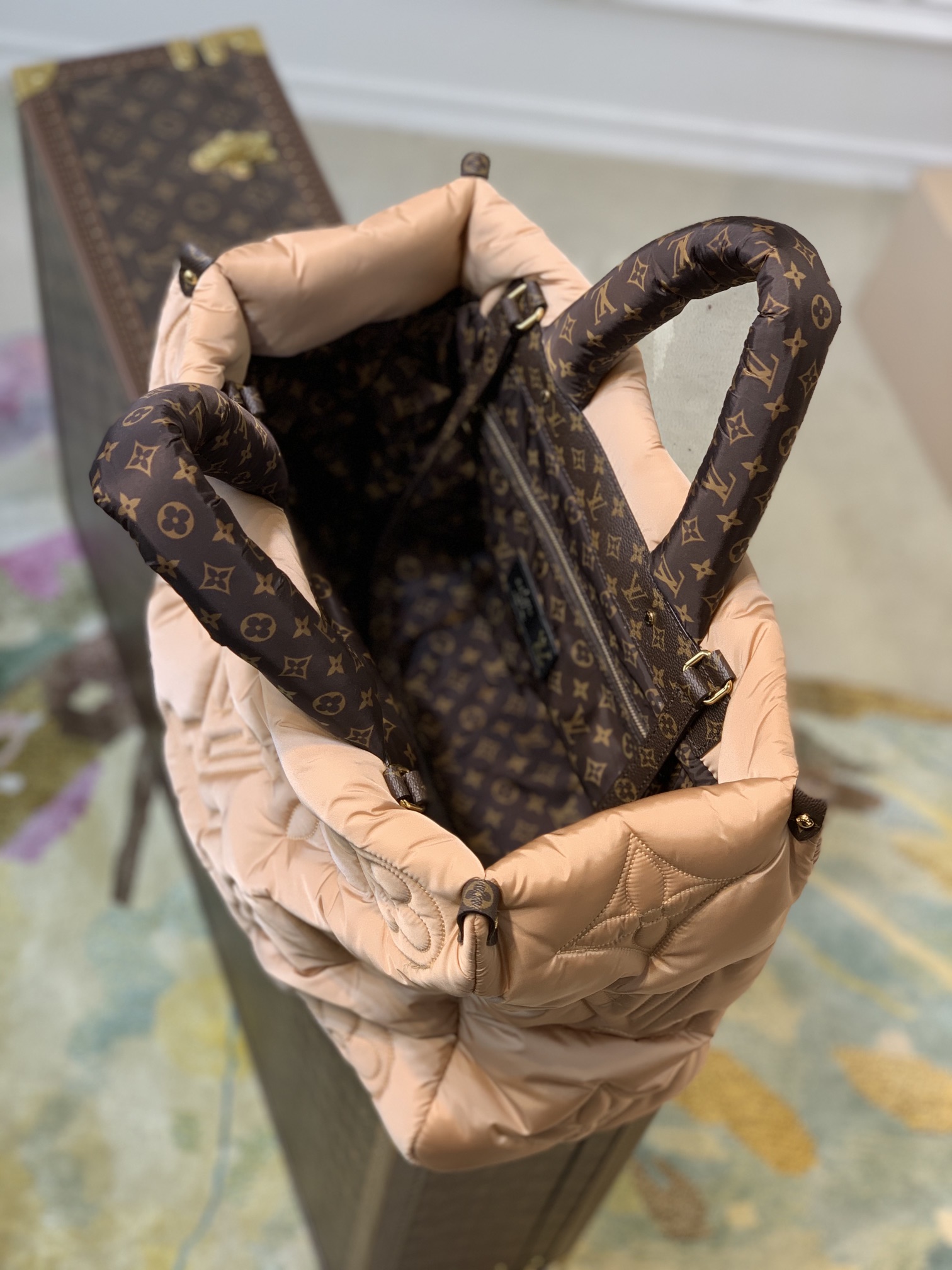 l**is V*t*n onthego handbag-41*34*19cm