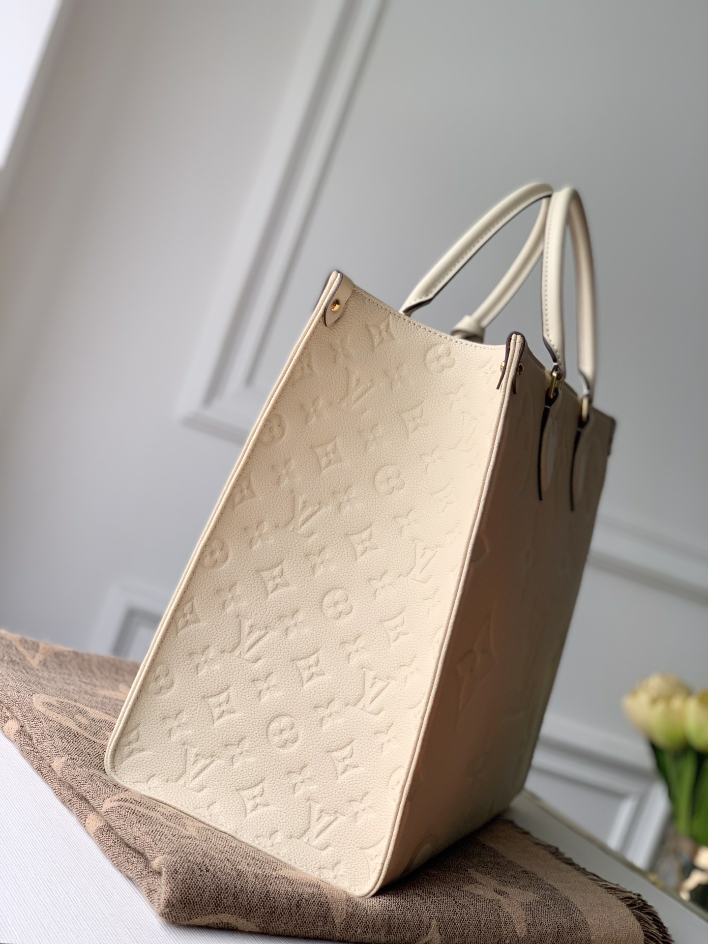 l**is V*t*n onthego handbag-41*34*19cm