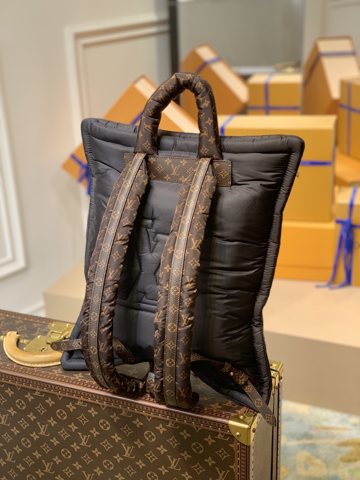 l**is V*t*n onthego handbag-39*46*3cm