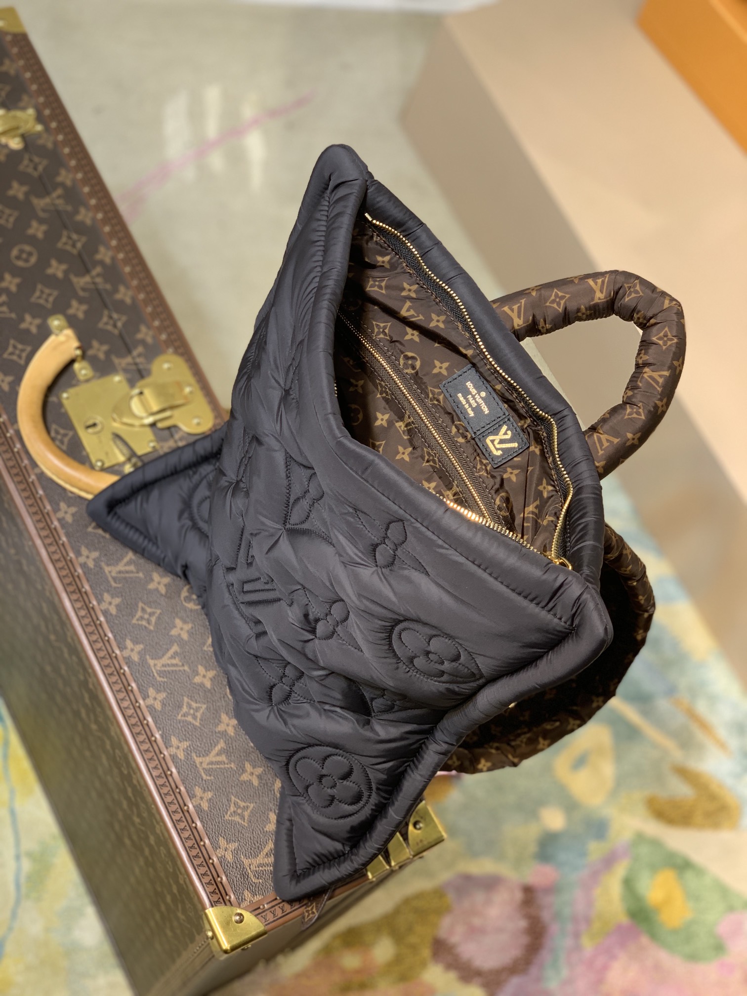 l**is V*t*n onthego handbag-39*46*3cm
