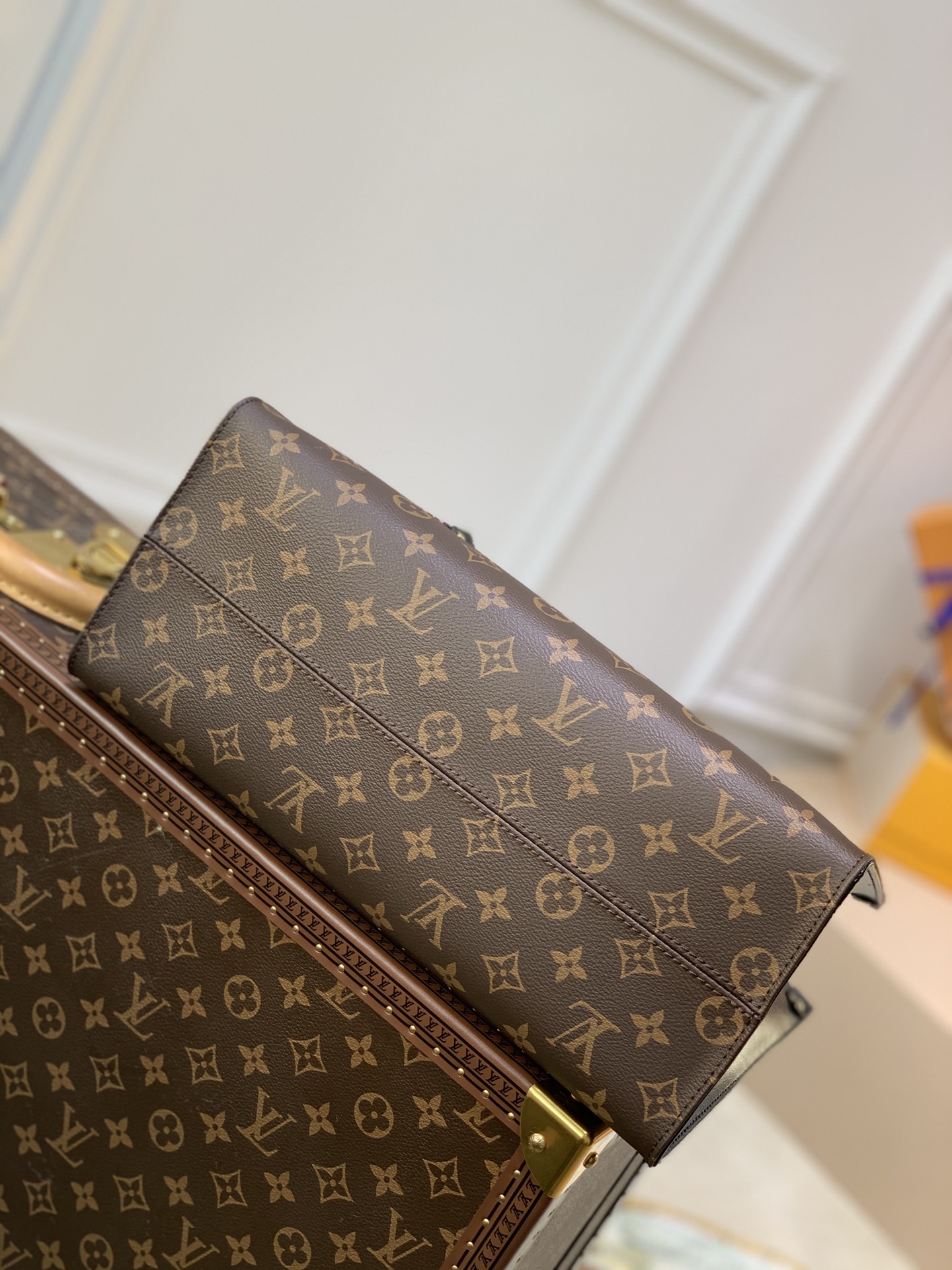 l**is V*t*n onthego handbag-41*34*19cm