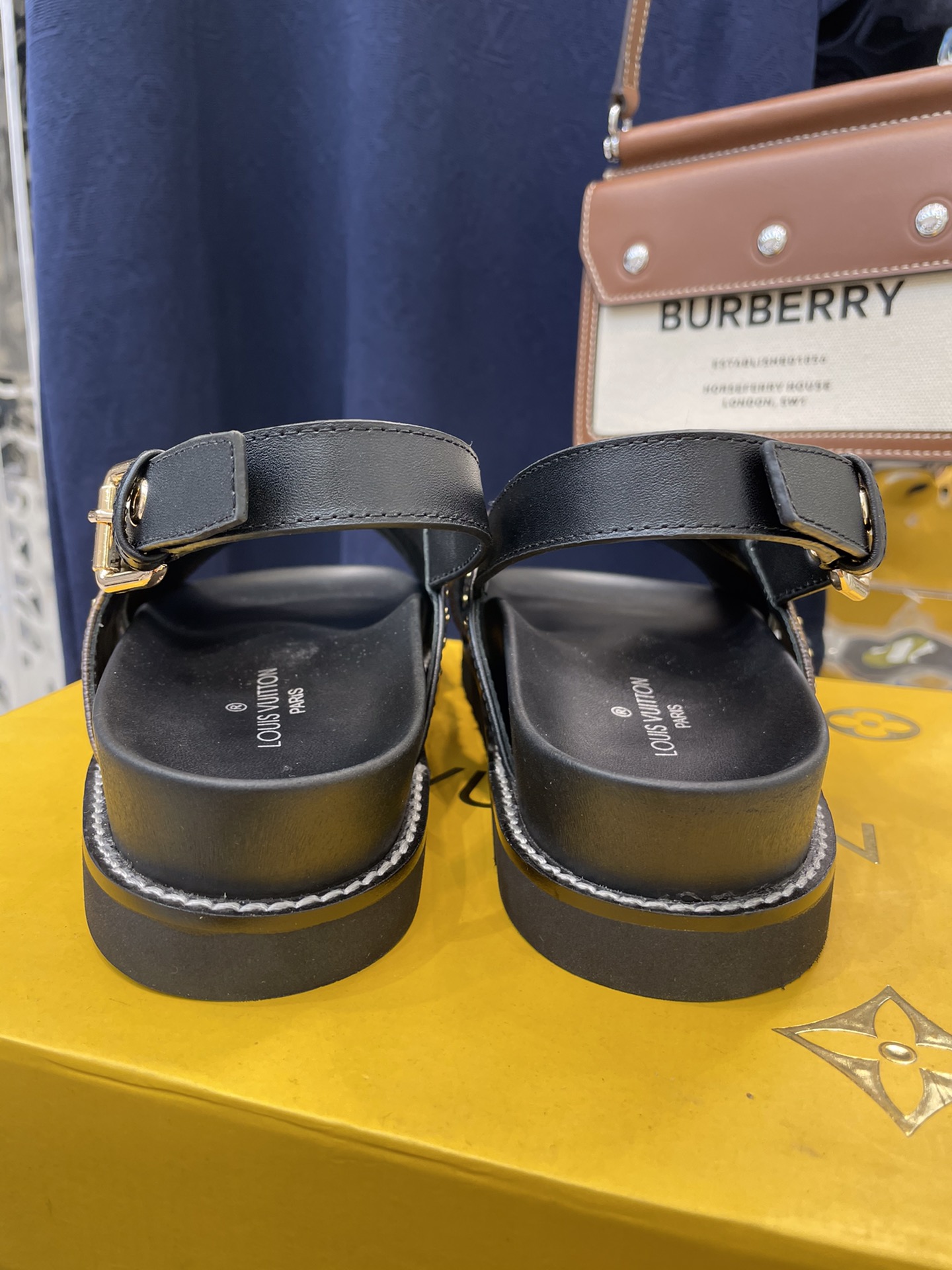 l**is V*t*n sandals