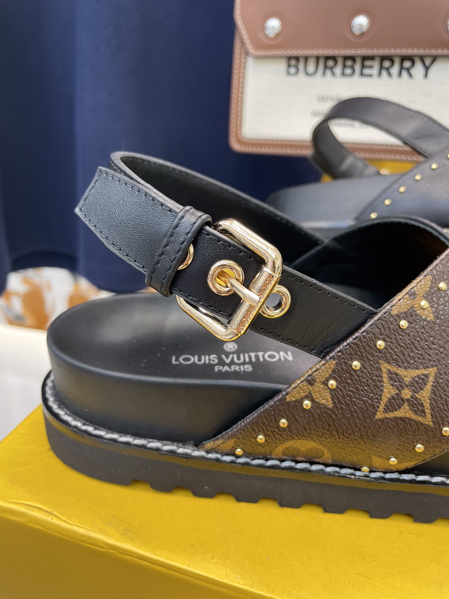 l**is V*t*n sandals