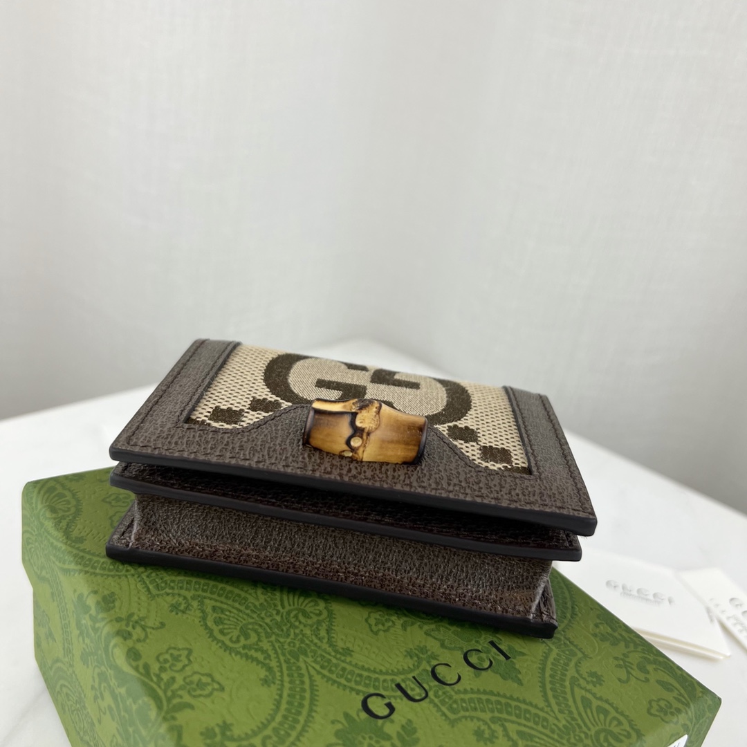 G*u*i wallet-9.5cm