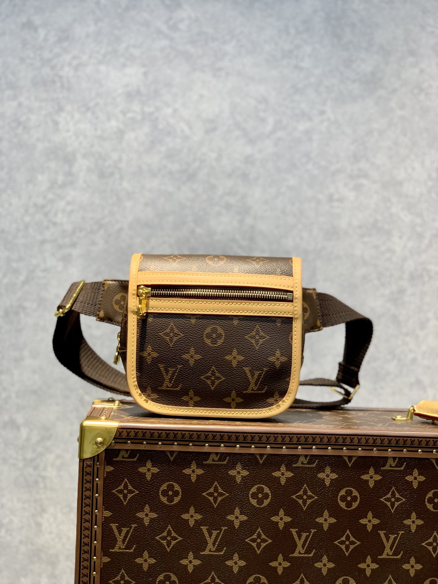 l**is V*t*n m40106 vintage bag-18×4×16cm
