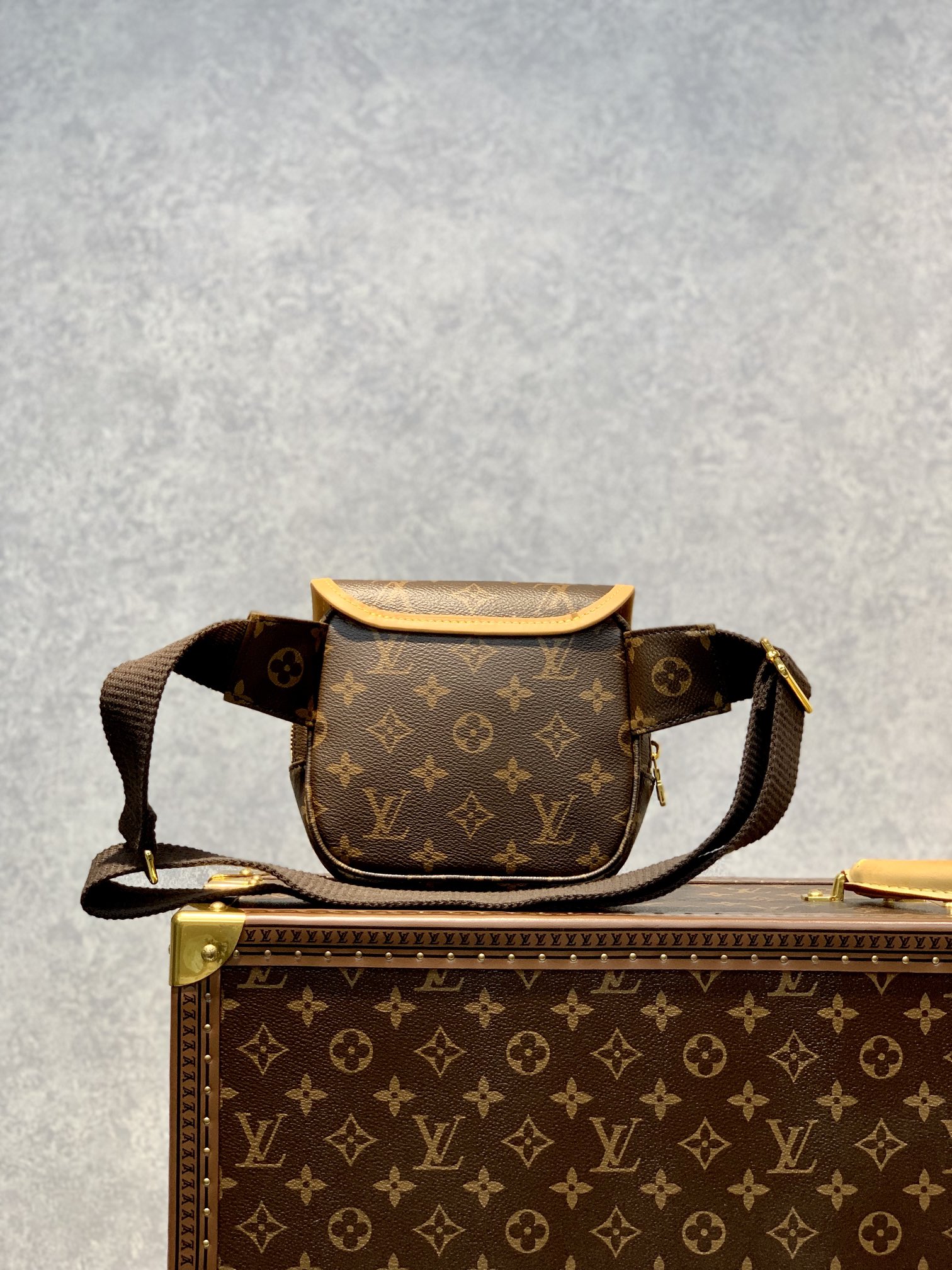 l**is V*t*n m40106 vintage bag-18×4×16cm