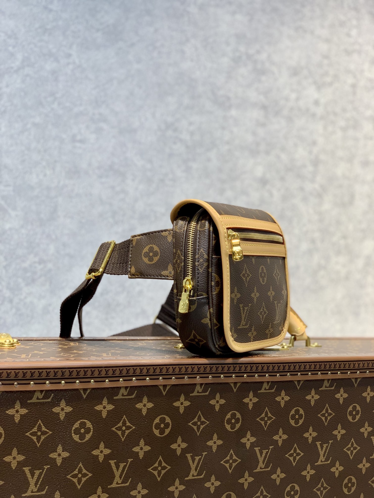 l**is V*t*n m40106 vintage bag-18×4×16cm