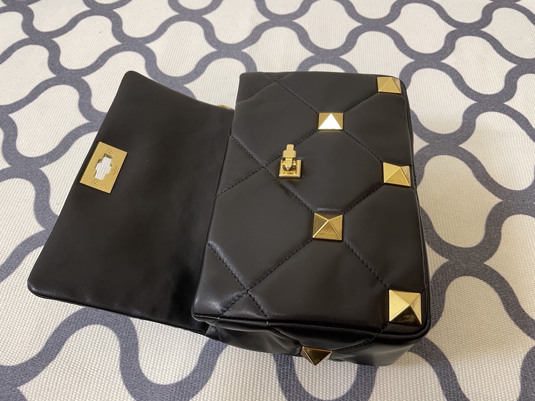 Valentin0 Garavani Roman Stud-Small Size-25*16*10CM