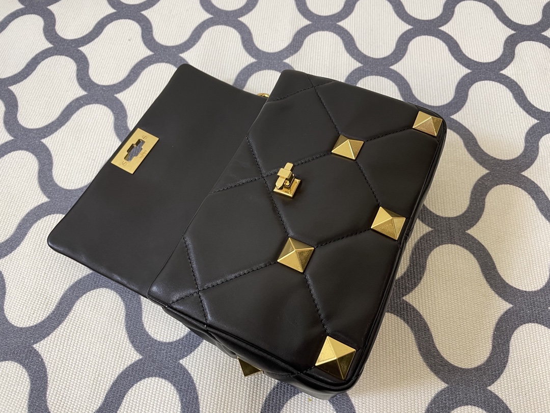 Valentin0 Garavani Roman Stud-Small Size-25*16*10CM