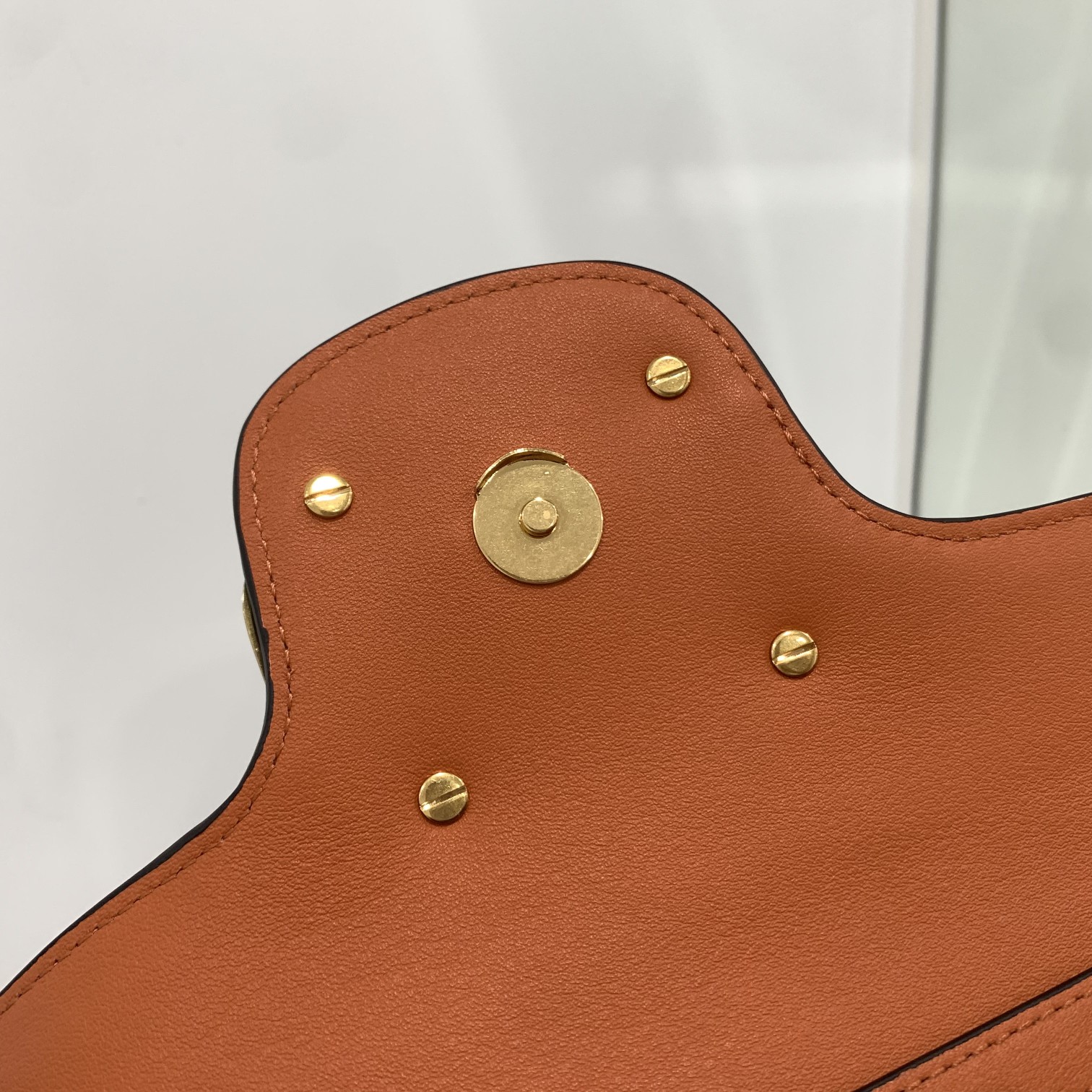 Valentino Garavani Locò Shoulder Bbag In Calfskin With Metallic VLogo-27*13*6CM