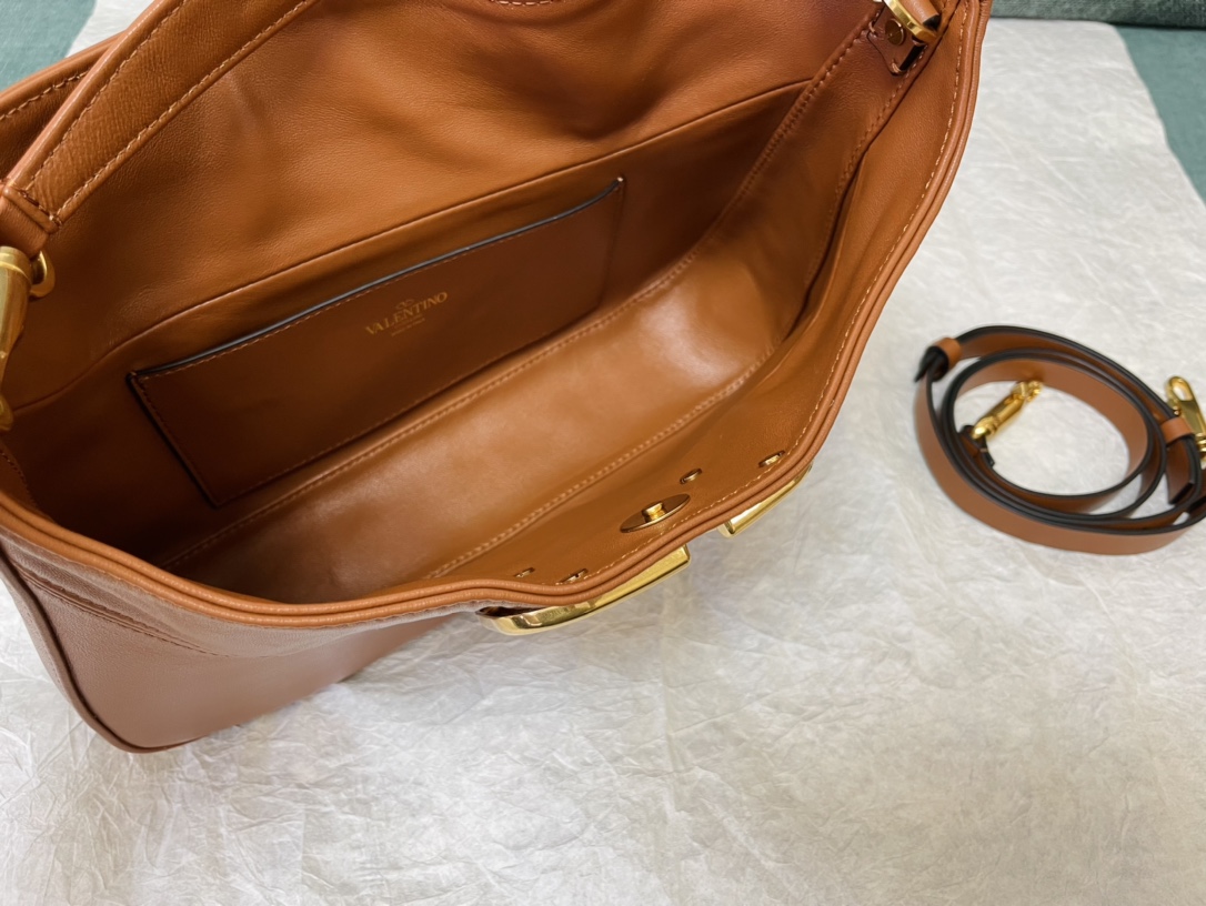 Valentino Garavani StudSign-28*22*7CM