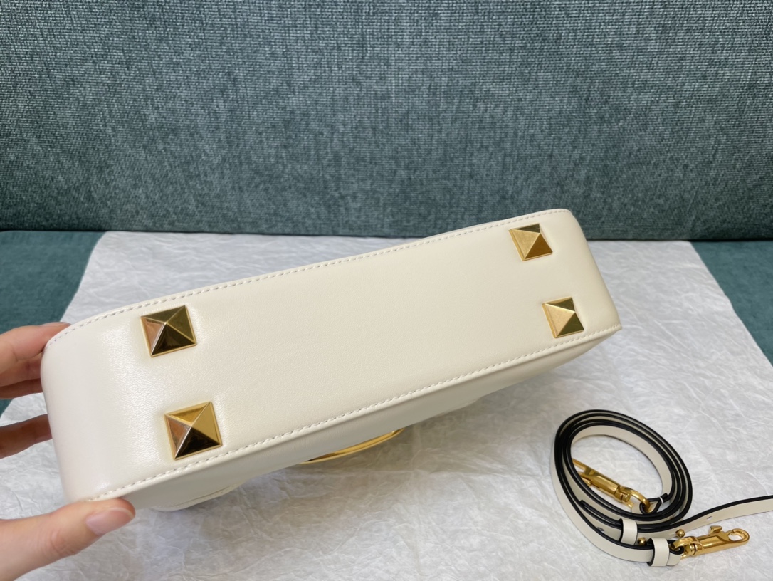 Valentino Garavani StudSign-28*22*7CM