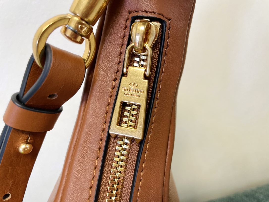 Valentino Garavani StudSign-26*30*7CM