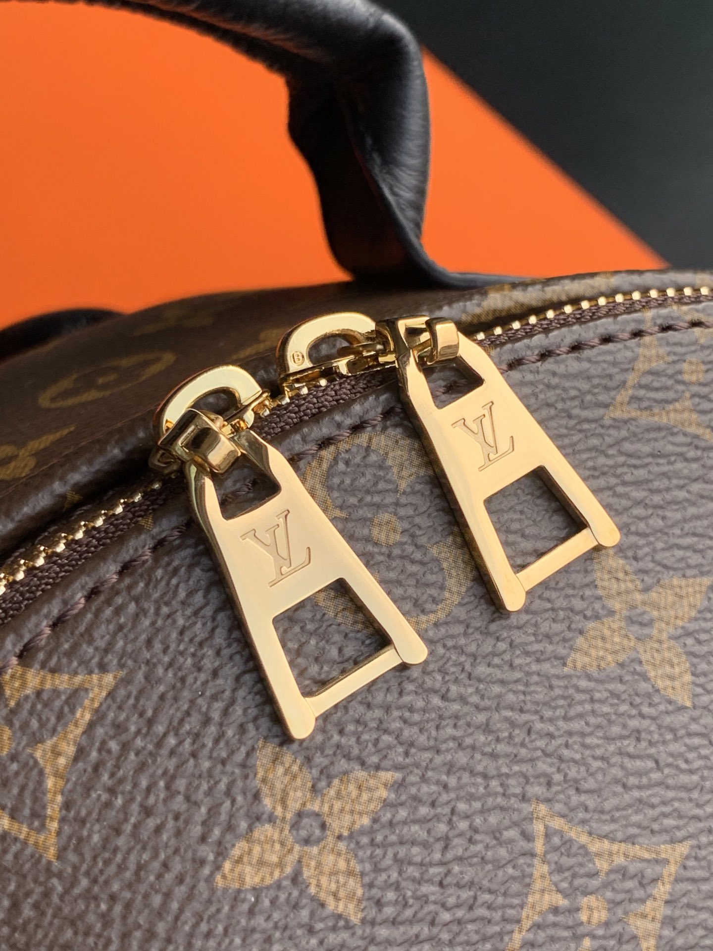 l**is V*t*n mm backpack-28*33*16cm