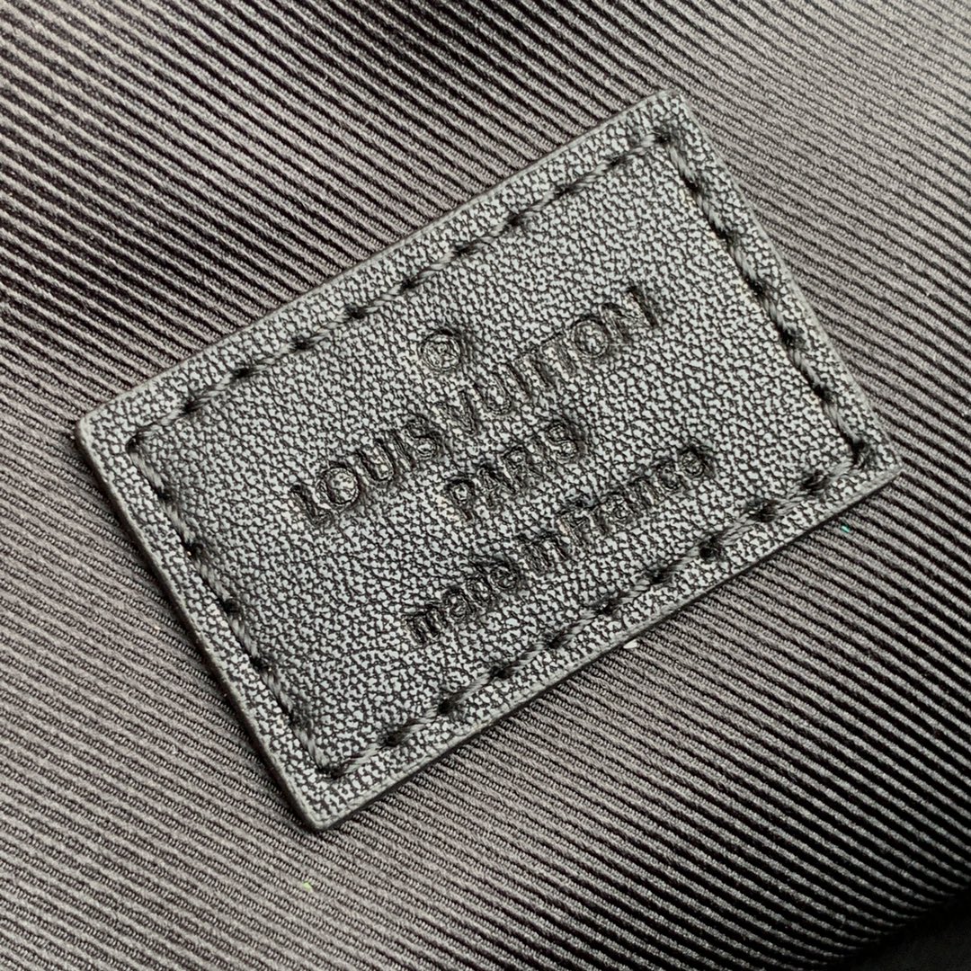 l**is V*t*n campus bum bag-26*13*7cm