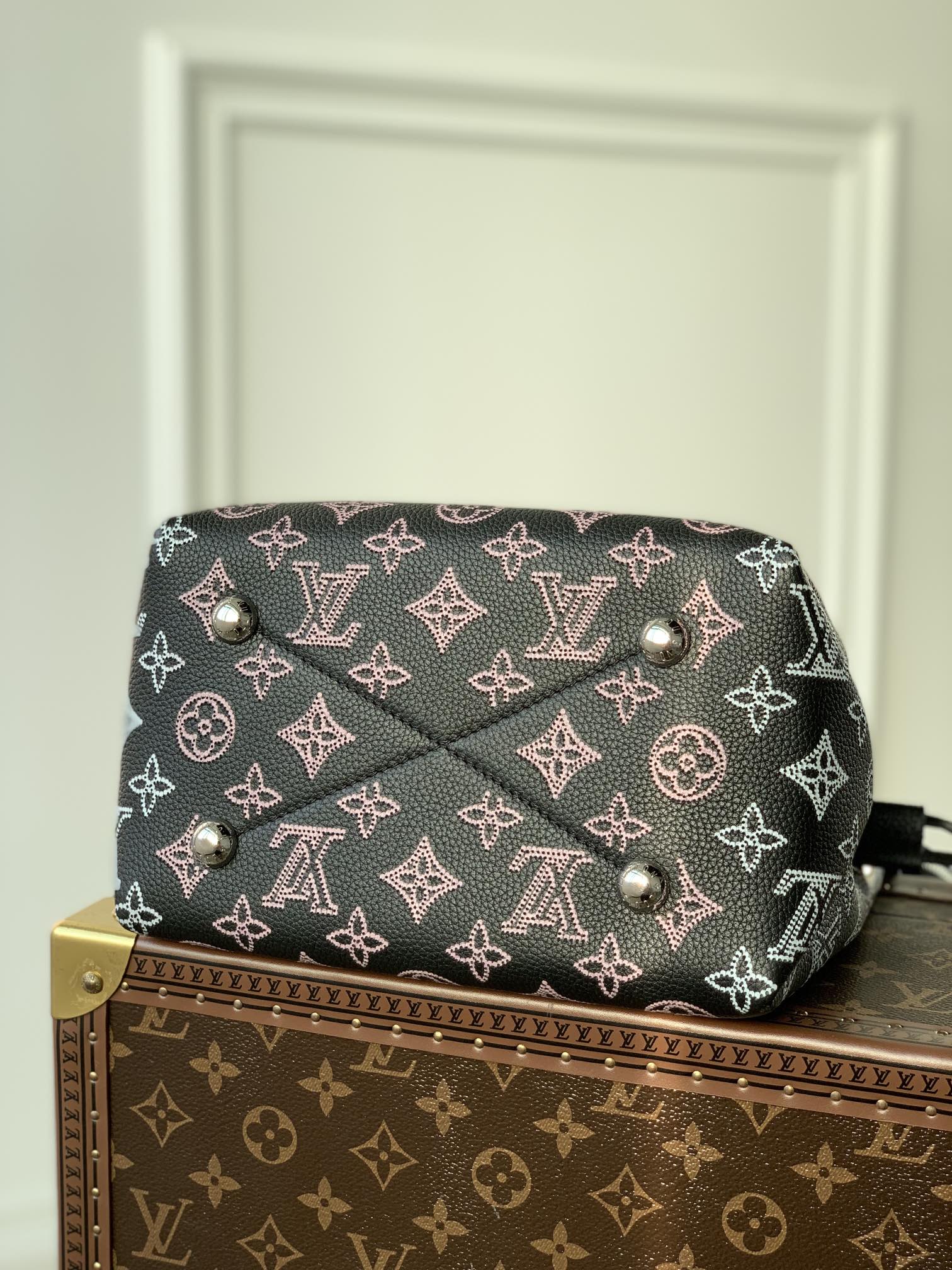 l**is V*t*n bella tote bag-9 x 22 x 14cm