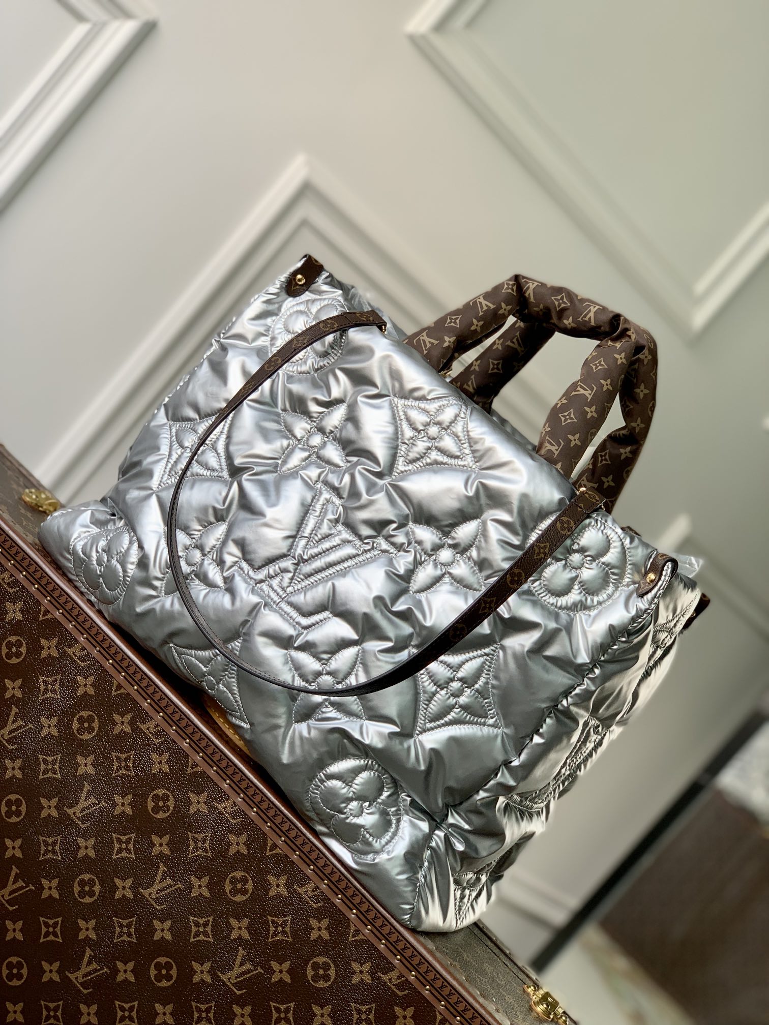 l**is V*t*n onthego handbag-41*34*19cm