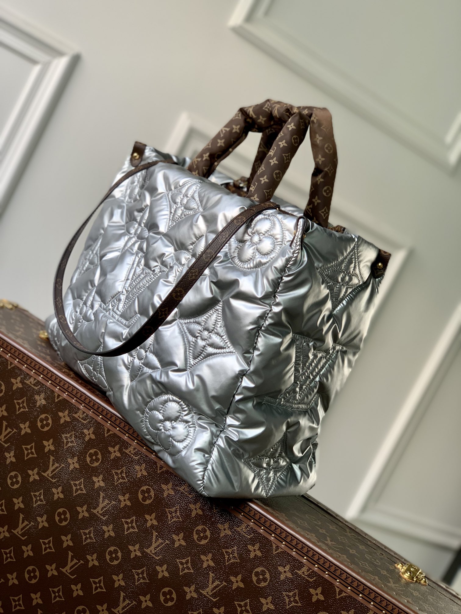 l**is V*t*n onthego handbag-41*34*19cm